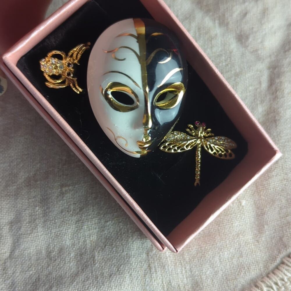 Vintage Whimsigoth Fairycore Brooch Set Mystical Mask Jeweled Spider & Dragonfly